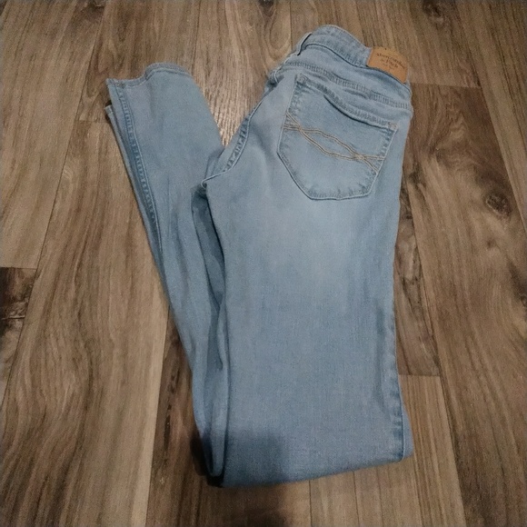 Abercrombie & Fitch Denim - Abercrombie & Fitch skinny distressed jeans